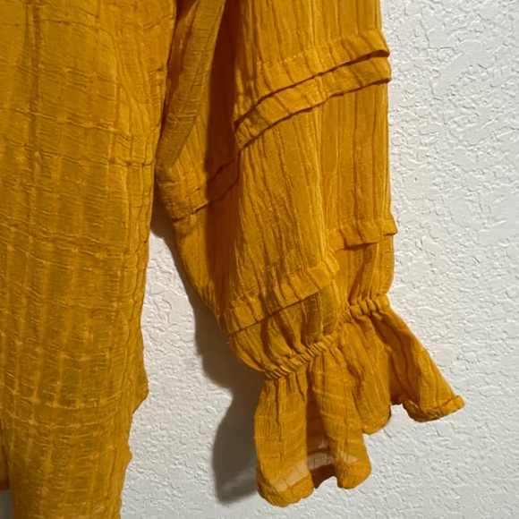 TORRID Gauze Lace-Up Peasant Top SZ  1 - Picture 4 of 7